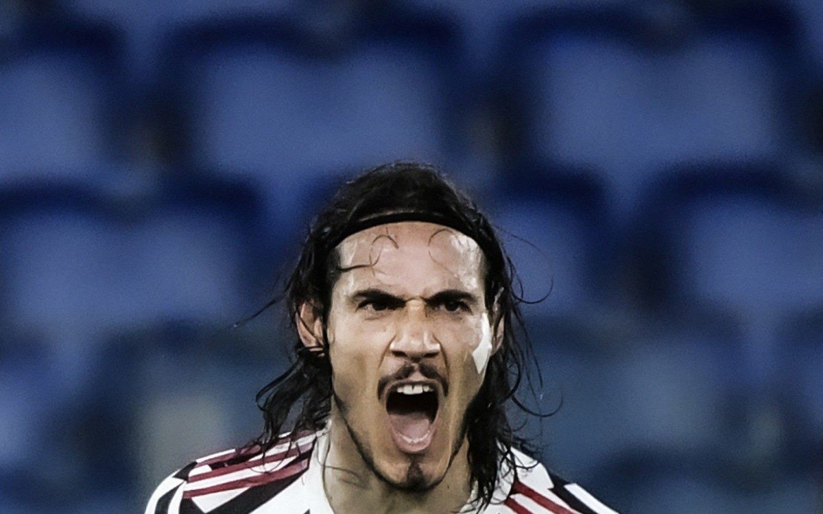 Cavani celebra o gol que marcou contra a Roma no jogo que garantiu o Manchester United na final da Liga Europa