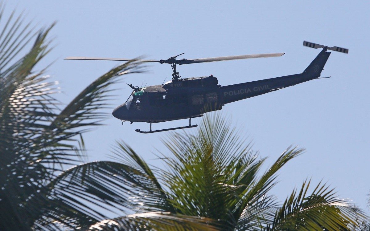Cidade da Pol&iacute;cia - Presos e apreens&otilde;es da Opera&ccedil;&atilde;o da Pol&iacute;cia Civil na comunidade do Jacarezinho que deixou 25 mortos. Essa foi a a&ccedil;&atilde;o mais letal da policia em uma comunidade do Rio de Janeiro. Helic&oacute;ptero Blindado da Pol&iacute;cia Civil