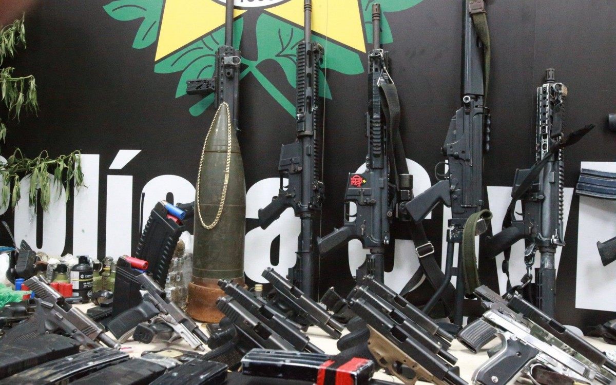 Cidade da Pol&iacute;cia - Presos e apreens&otilde;es da Opera&ccedil;&atilde;o da Pol&iacute;cia Civil na comunidade do Jacarezinho que deixou 25 mortos. Essa foi a a&ccedil;&atilde;o mais letal da policia em uma comunidade do Rio de Janeiro. Fuzil e Bala de Canh&atilde;o
