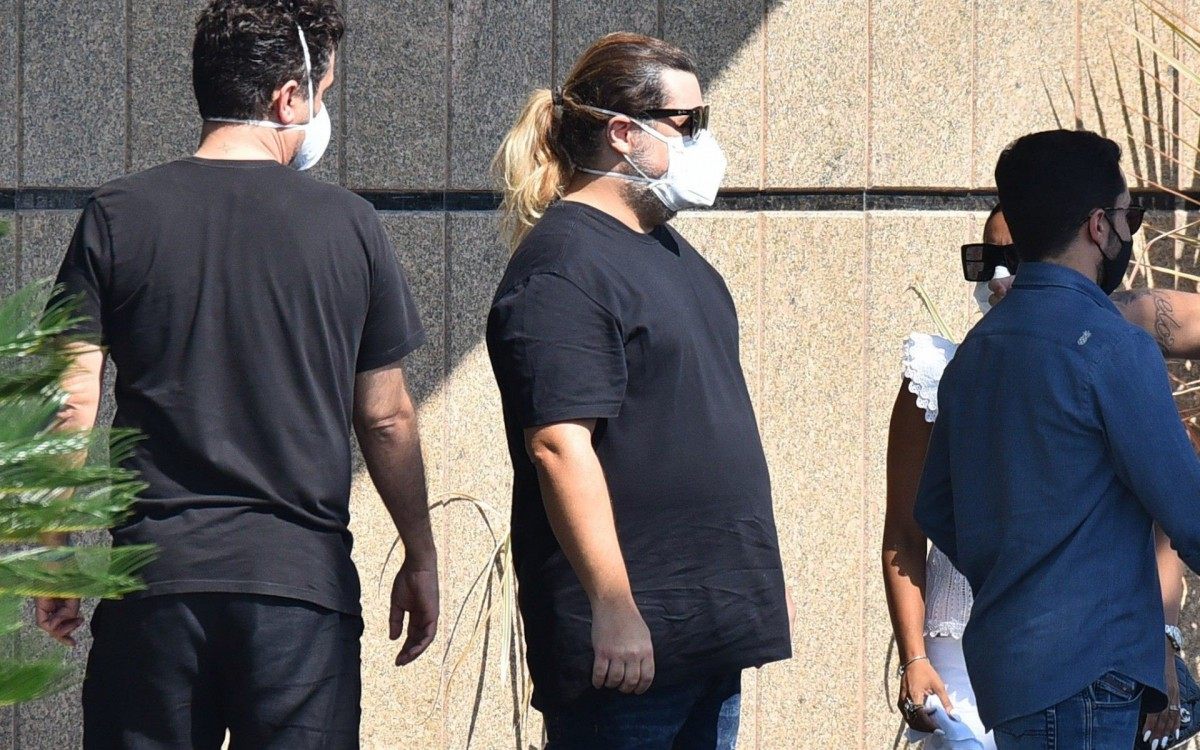 Marcus Majella no vel&oacute;rio de Paulo Gustavo