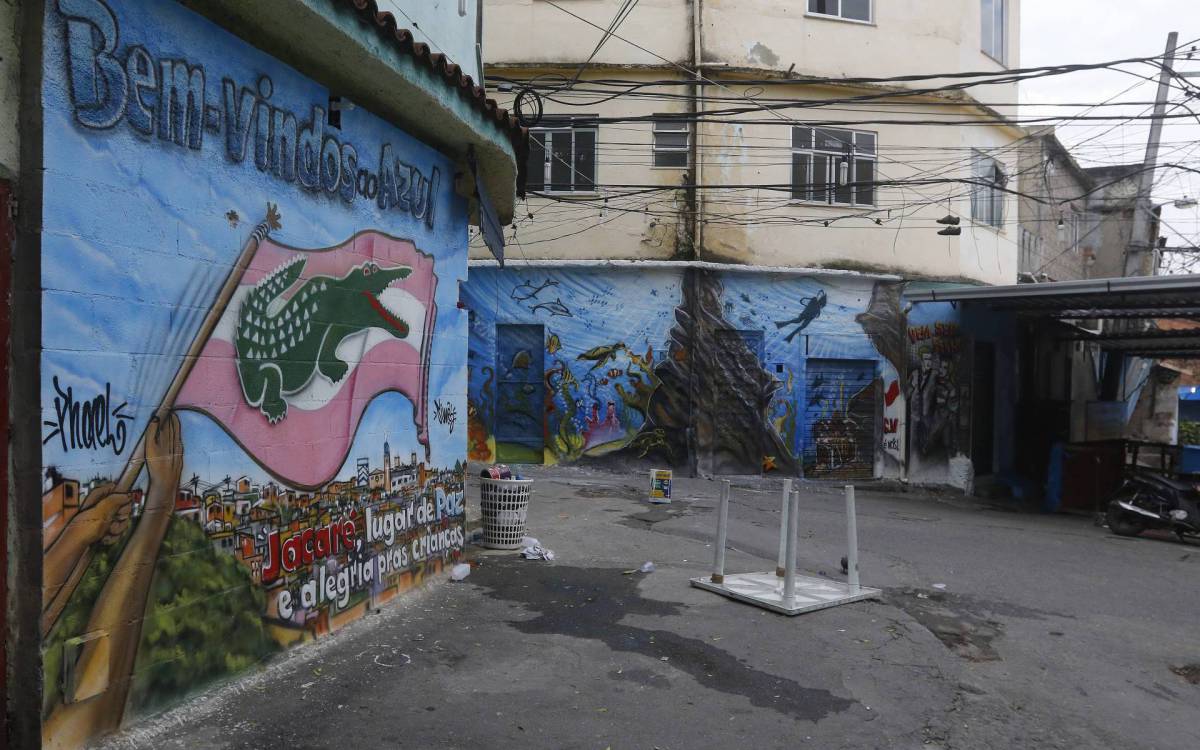 Policia - Policiais civis fizeram uma operaçao na favela do Jacarezinho, na zona norte, na manha de hoje. Pelo menos 25 mortos ate o momento e entre as vitimas fatais esta um policial civil. Operaçao e realizada para prender traficantes que aliciam menores de idade para o crime. - Reginaldo Pimenta / Agencia O Dia