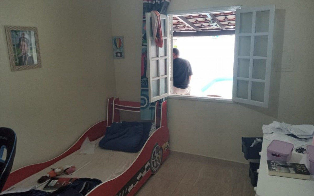 Quarto do adolescente onde a pol&iacute;cia encontrou desenhos enaltecendo a viol&ecirc;ncia e o nazismo 