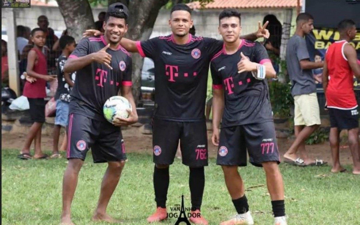 Rhuan, do Botafogo, participa de torneio de pelada