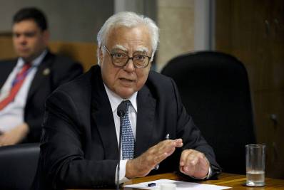 A luta por mais vacinas