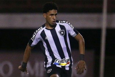 Ex-técnico do Botafogo consegue penhora na venda de lateral antes do negócio ser oficializado