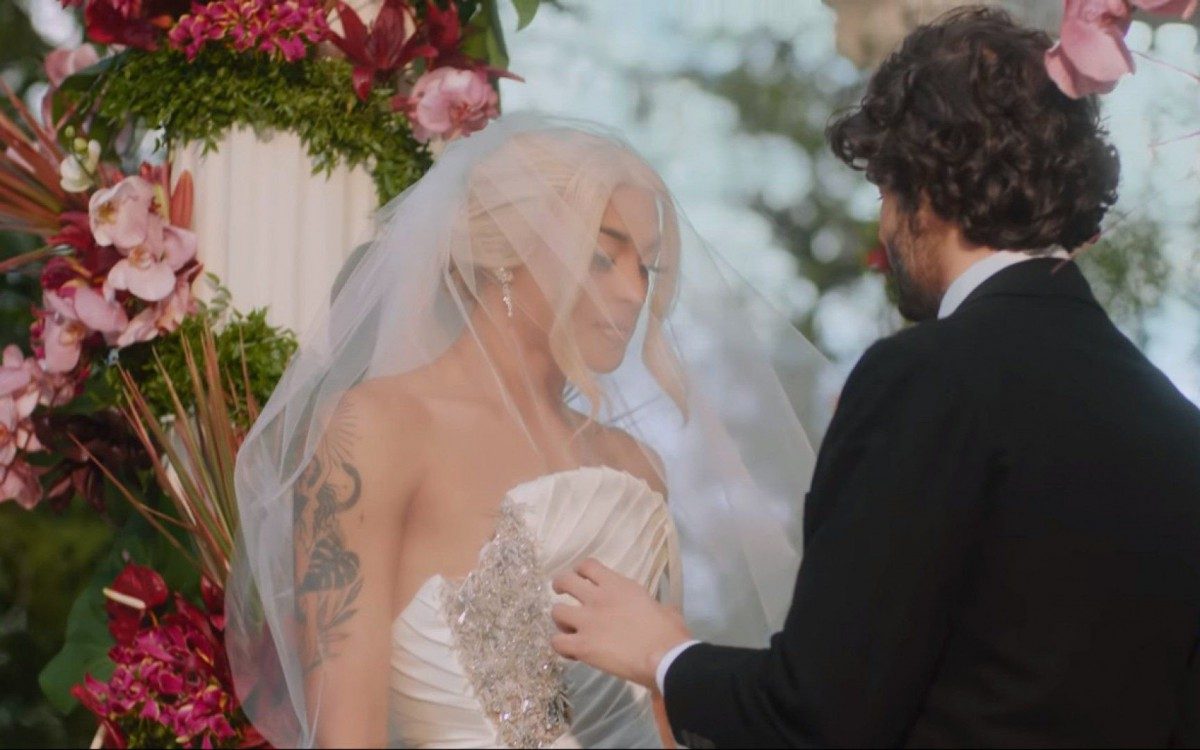 Cena do novo clipe de Pabllo Vittar, "Ama Sofre Chora"