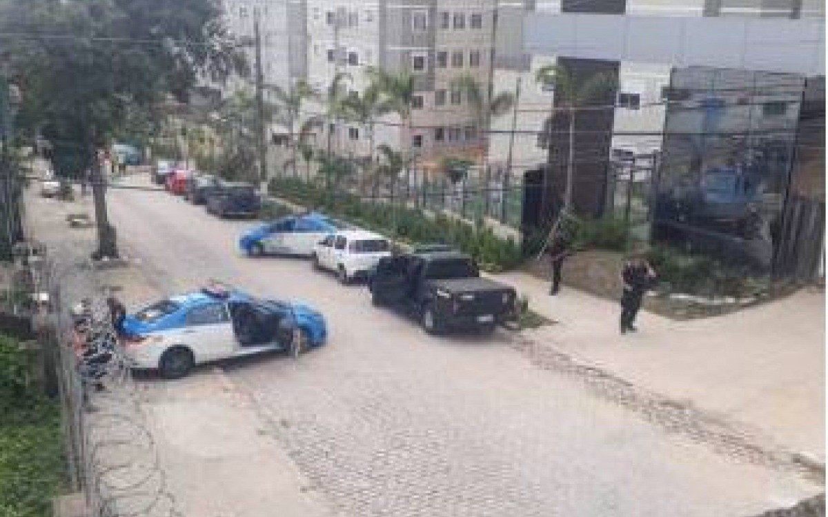 Criminosos atacam pr&eacute;dio em constru&ccedil;&atilde;o com tiros e granadas na Zona Norte do Rio	