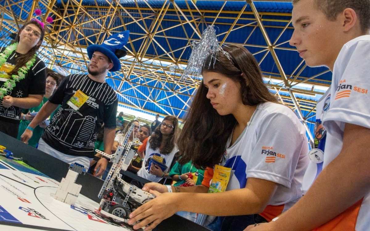 Firjan oferece oficinas de matemática e robótica para estudantes
