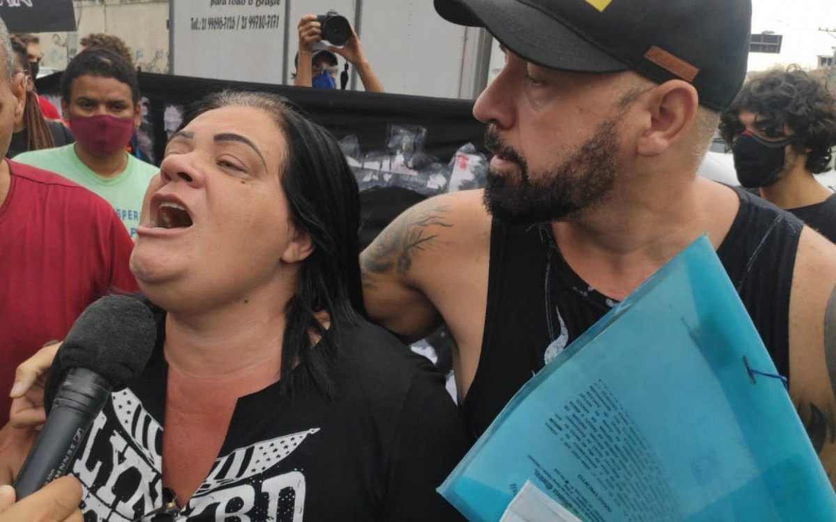 Moradora disse que criminosos iriam se entregar - Daniel Castelo Branco/Agência O Dia