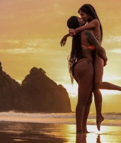 Ludmilla e Brunna em Fernando de Noronha - Reprodução