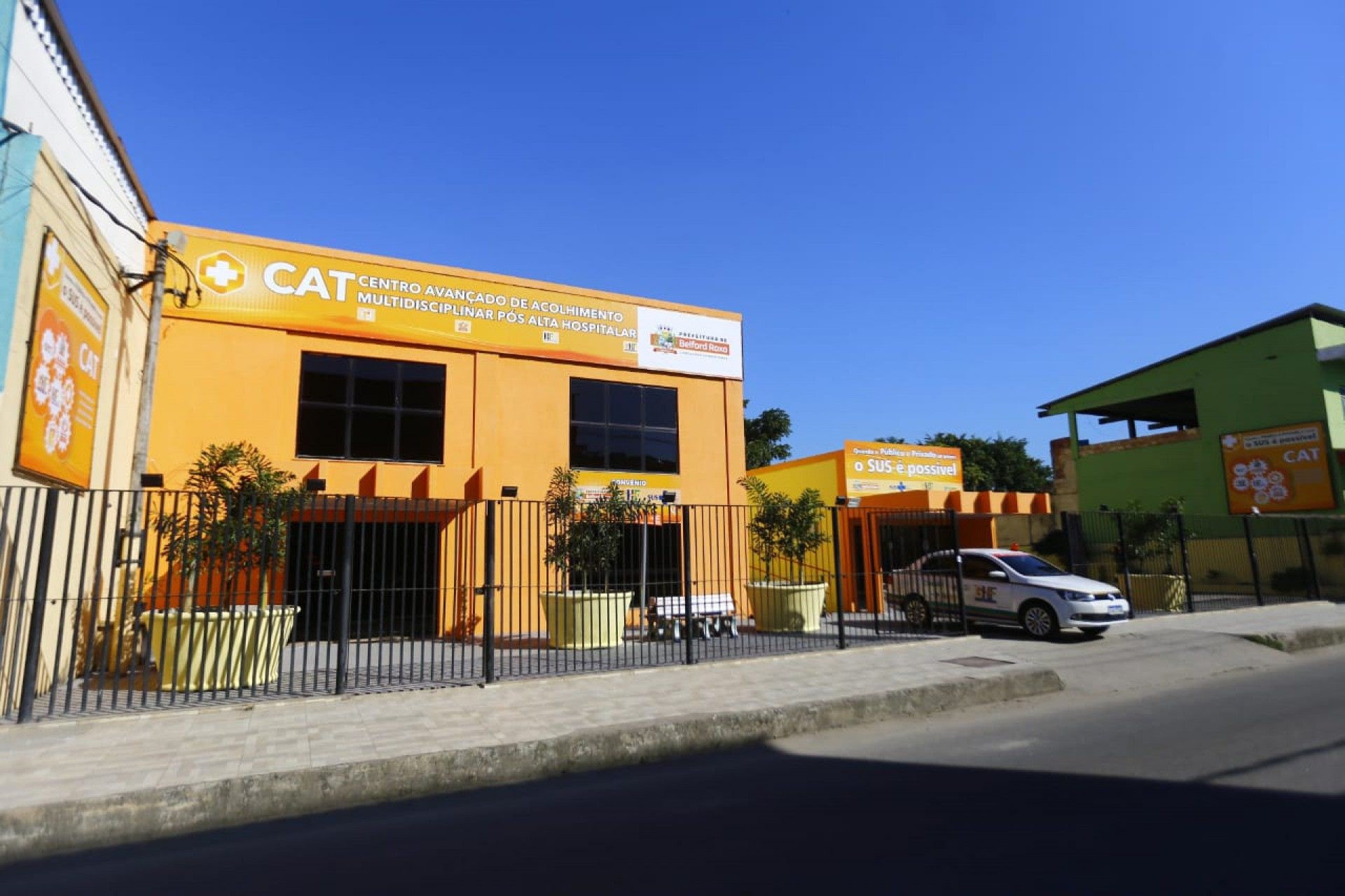 Centro Avançado Multidisciplinar Pós-Alta recebe visita de deputada e secretários em Belford Roxo