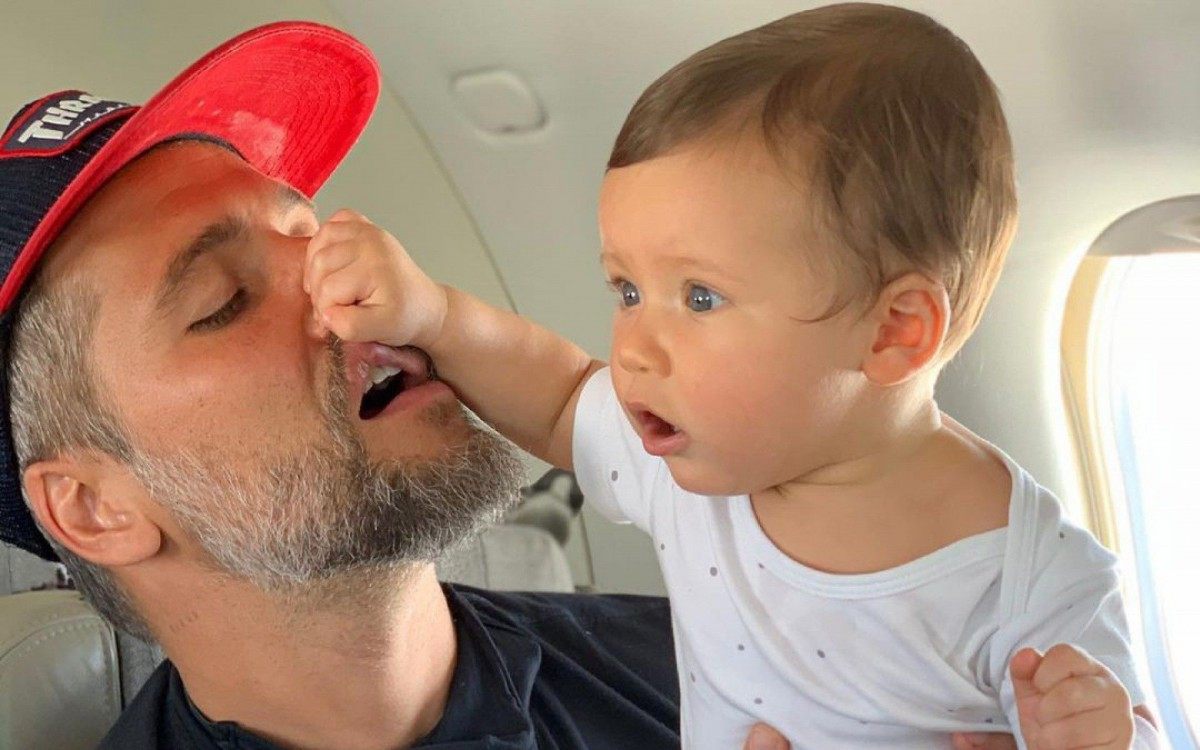 Bruno Gagliasso e o filho caçula Zyan