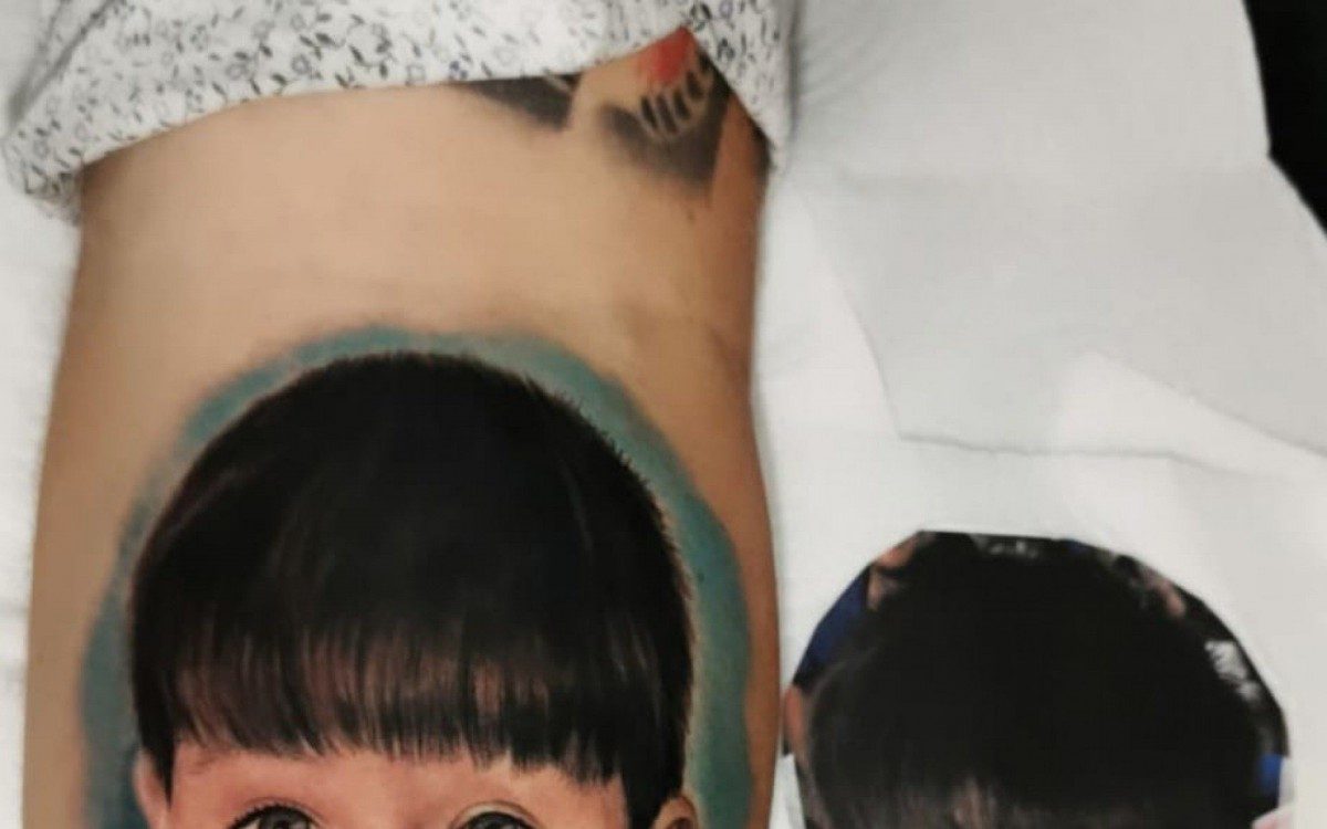 O Engenheiro Leniel Borel tatuou o rosto de Henry no braço como forma de eternizar o filho