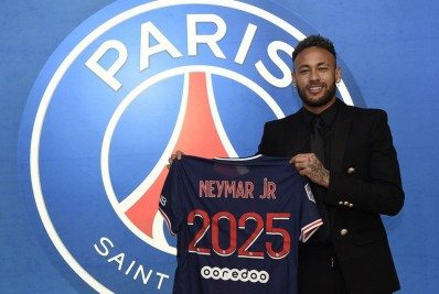 Técnico do PSG sai em defesa de Neymar: 'Não é difícil de administrar'