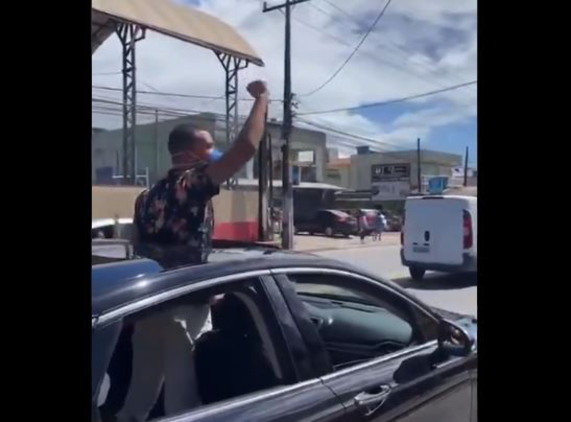 V&iacute;deo! Gilberto &eacute; recebido com carreata em Pernambuco