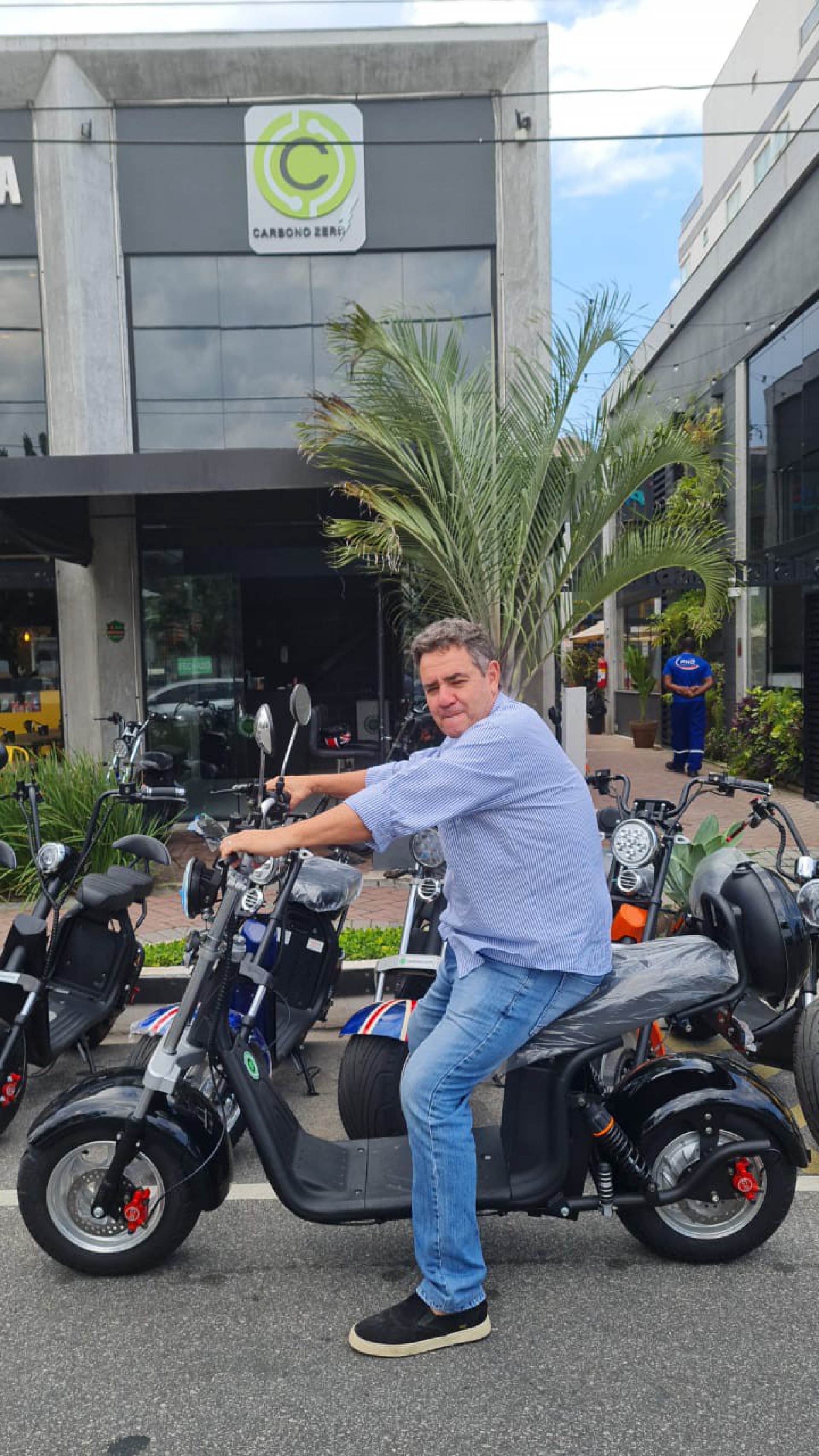 Com a alta da gasolina, interesse por Scooters El&eacute;tricas cresce, em Maca&eacute;