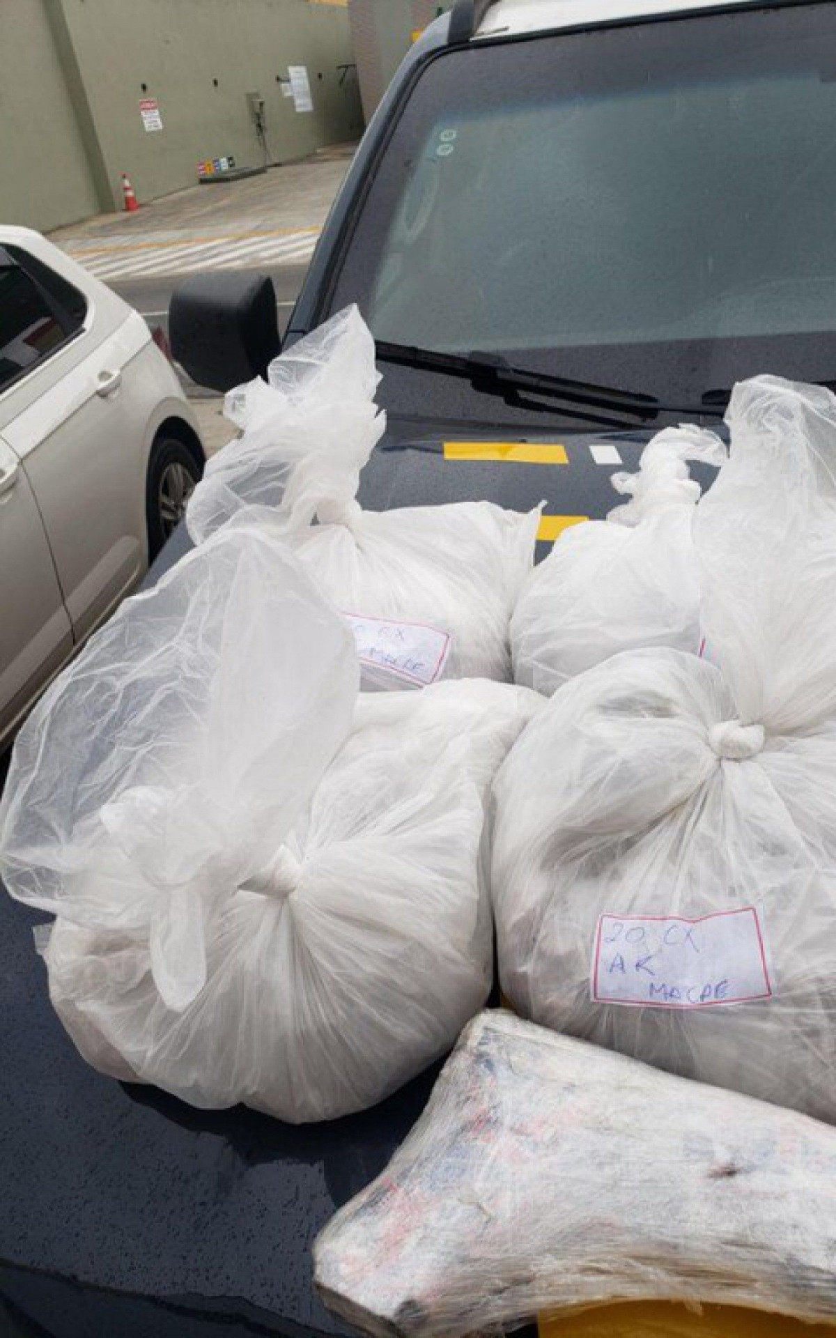 PRF prende motorista com arma e 1500 muni&ccedil;&otilde;es de fuzil em Casimiro de Abreu