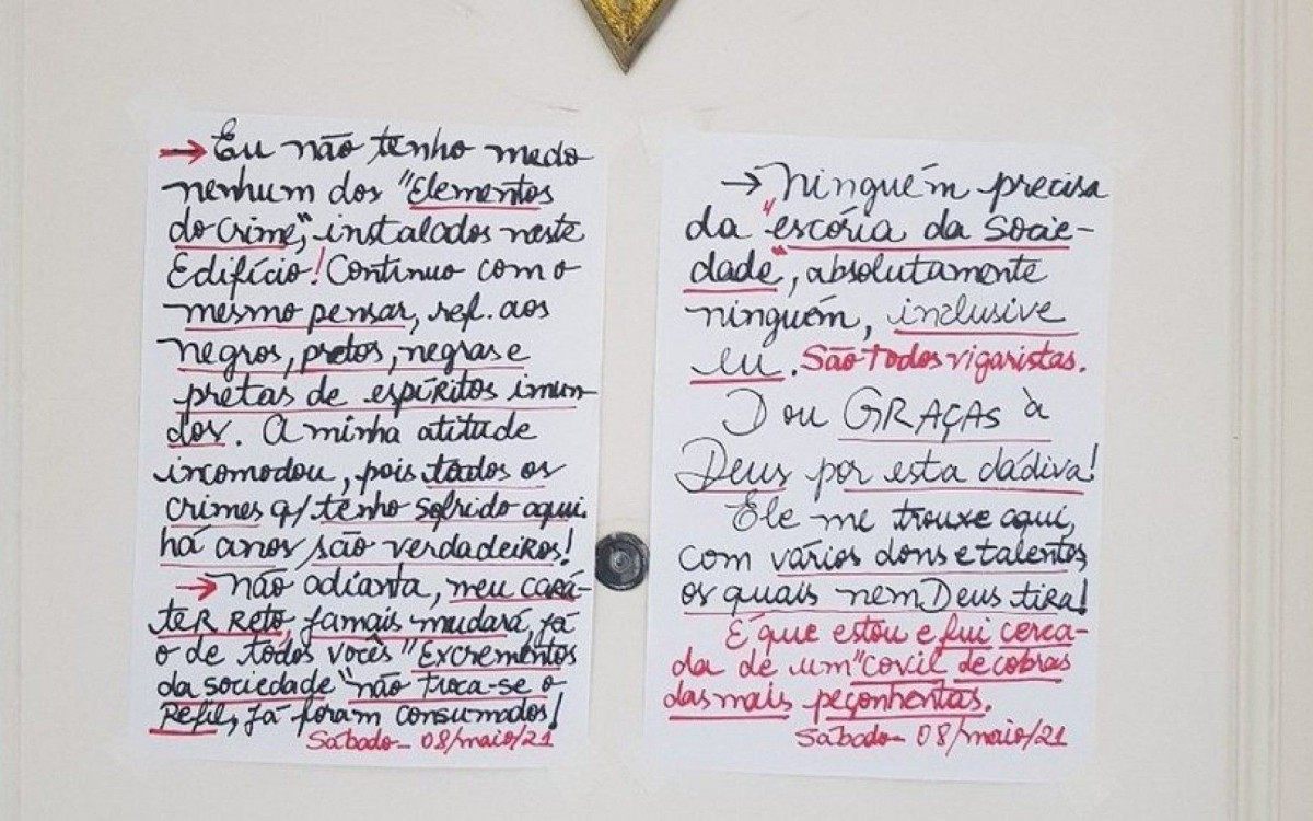 Um dos bilhetes racistas escritos por nutricionista de 56 anos na porta de seu apartamento 