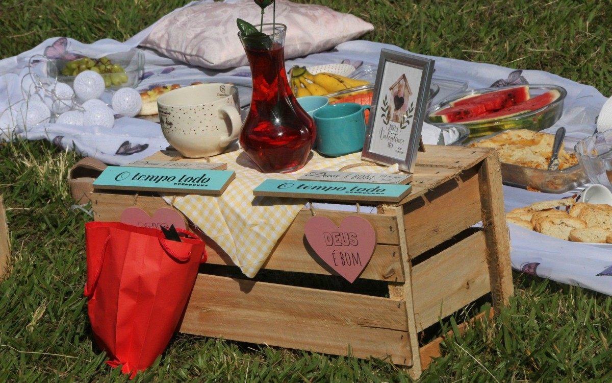 Dia das m&atilde;es com lazer pela cidade. Na foto, fam&iacute;lia de Iraj&aacute;, chegou cedo e preparou um caf&eacute; da manh&atilde; no gramado da Quinta da Boa vista. 