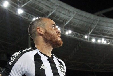 Meia do Botafogo diz que quer permanecer no clube: 'Espero seguir aqui por muito tempo''