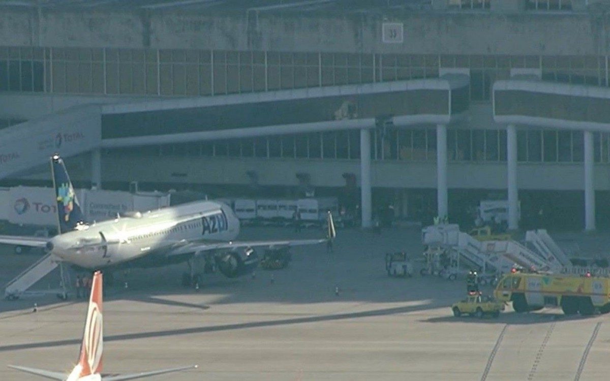 Avi&atilde;o da Azul tem pane el&eacute;trica.