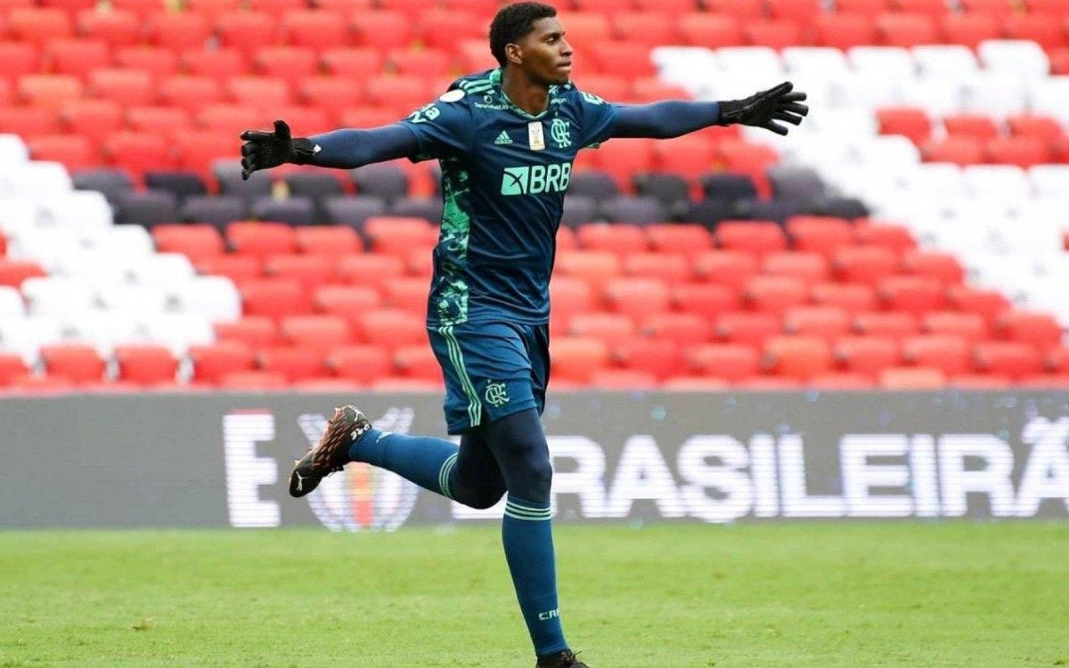 Hugo em ação pelo Flamengo