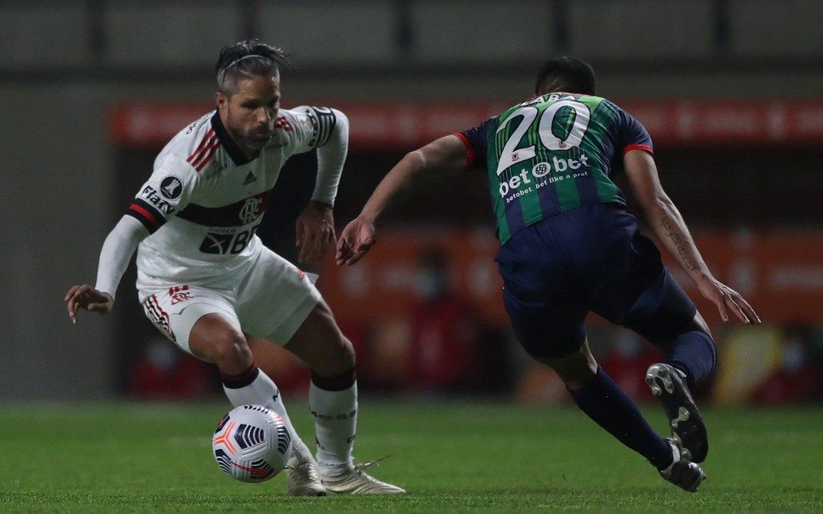 Diego se esfor&ccedil;ou para conduzir o meio de campo, mas o Flamengo teve uma atua&ccedil;&atilde;o abaixo da cr&iacute;tica no Chile