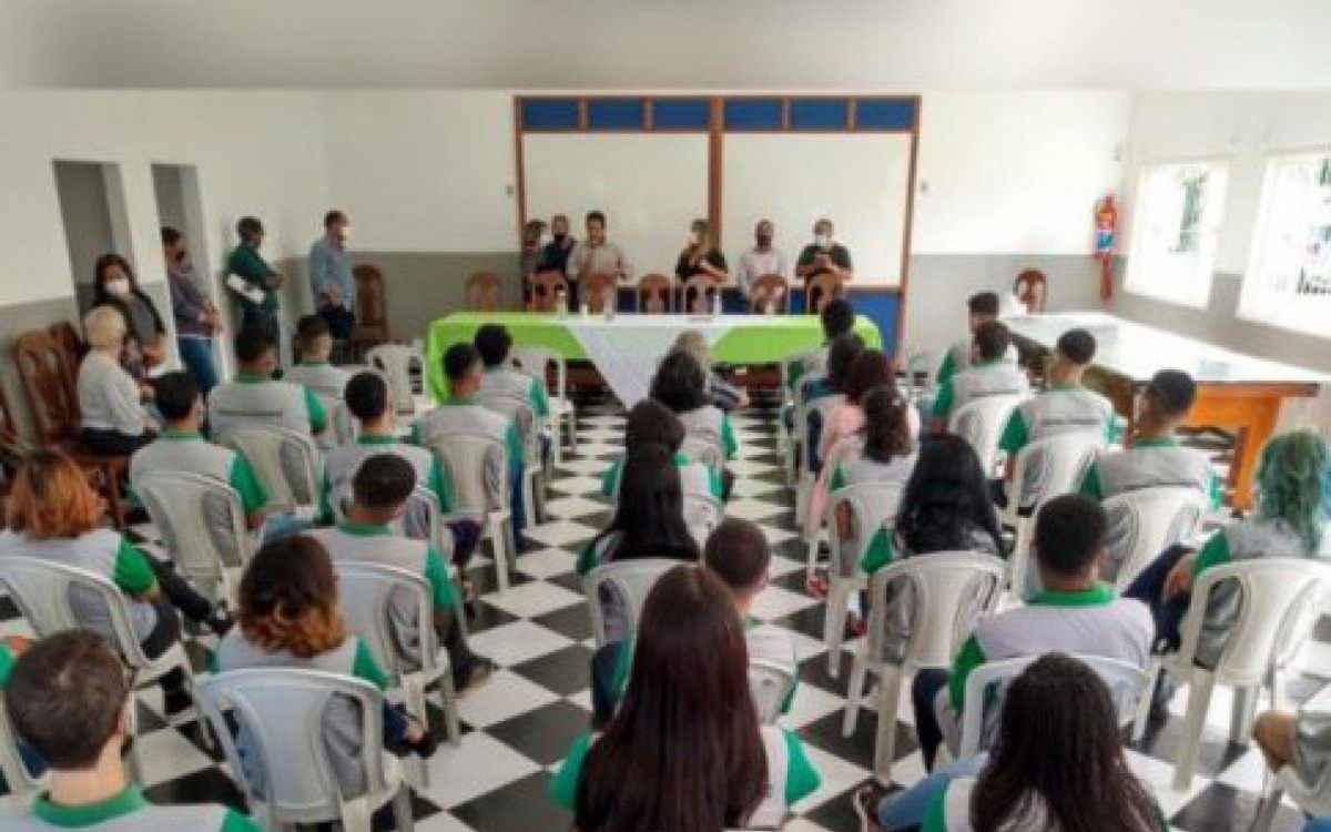 O Projeto Cidad&atilde;o Participativo contempla jovens entre 16 e 23 anos, que passam nove meses trabalhando 20h semanais e recebem meio sal&aacute;rio m&iacute;nimo.