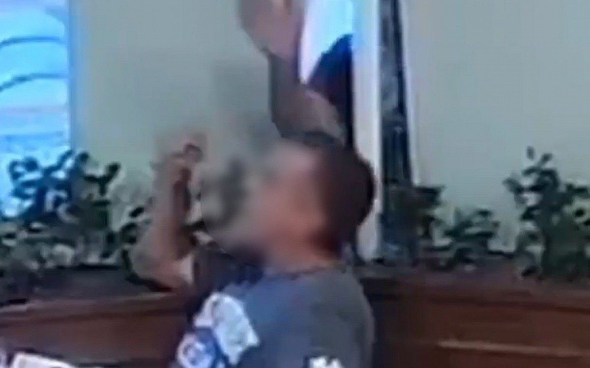 Cliente &eacute; agredido por morador de rua dentro de restaurante na Zona Sul do Rio