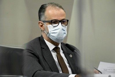 Presidente da Anvisa desmente as falas de Bolsonaro sobre associação entre vacina e aids