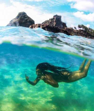 Ludmilla e Brunna Gonçalves em Fernando de Noronha - Reprodução Internet