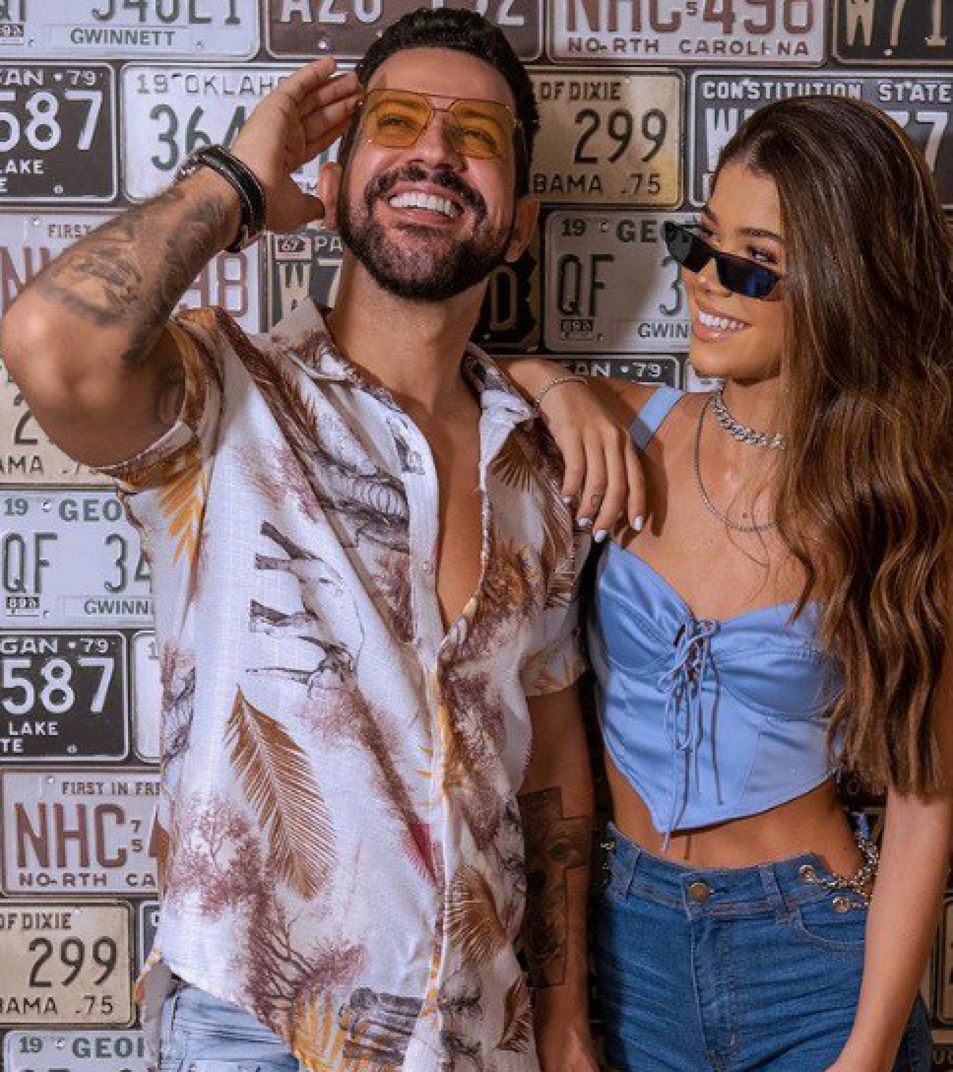 O consagrado Dennis DJ posa com a filha, a jovem Tília. No alto, a capa do single 'Match', com Kawe e a cantora - Reprodução Internet