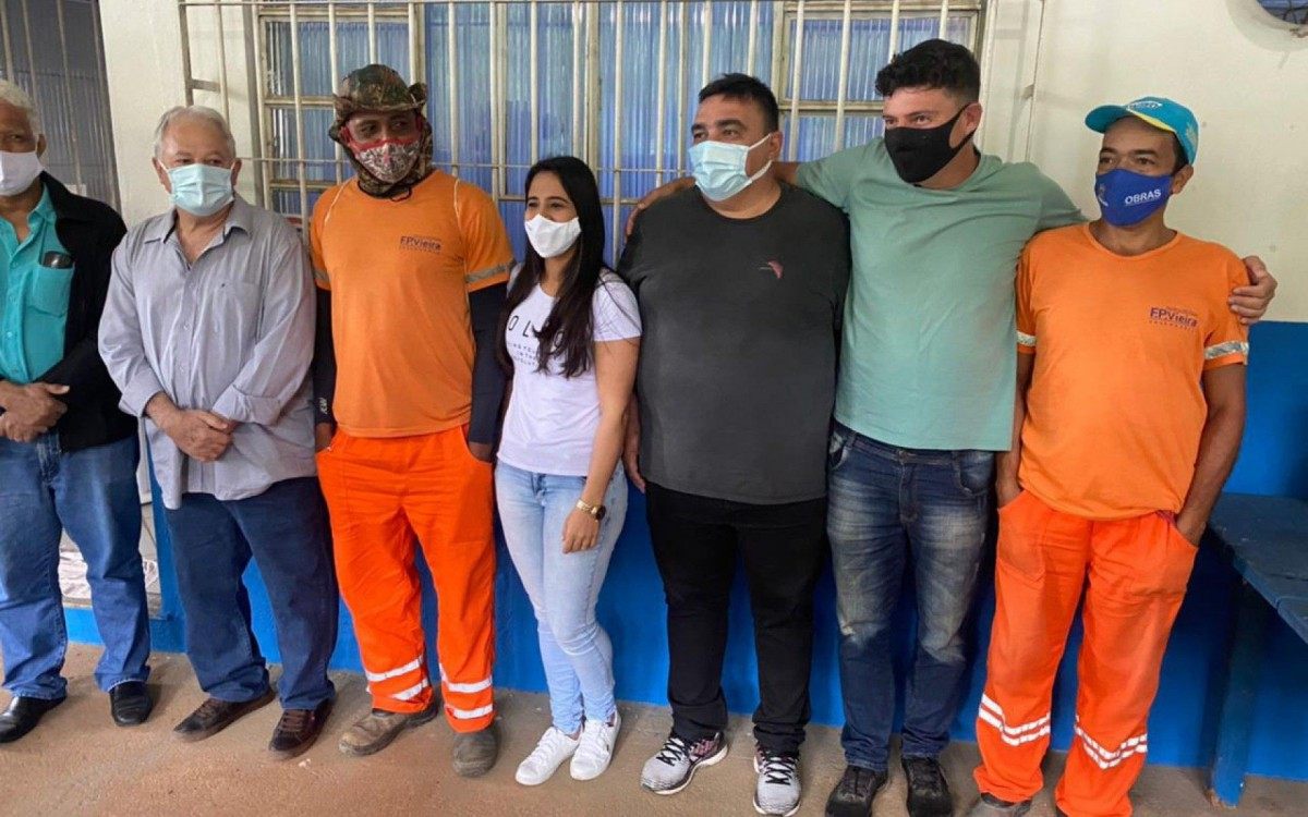 Comemora&ccedil;&atilde;o na sede da Secretaria Municipal de obras de Itaperuna, no Noroeste Fluminense. 