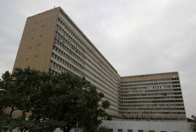 Pró-reitor da UFRJ negocia para não ter água e luz cortados