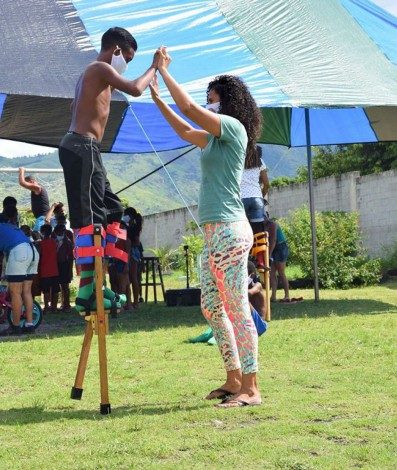Vivências em Danças Populares - Alanna Dahan