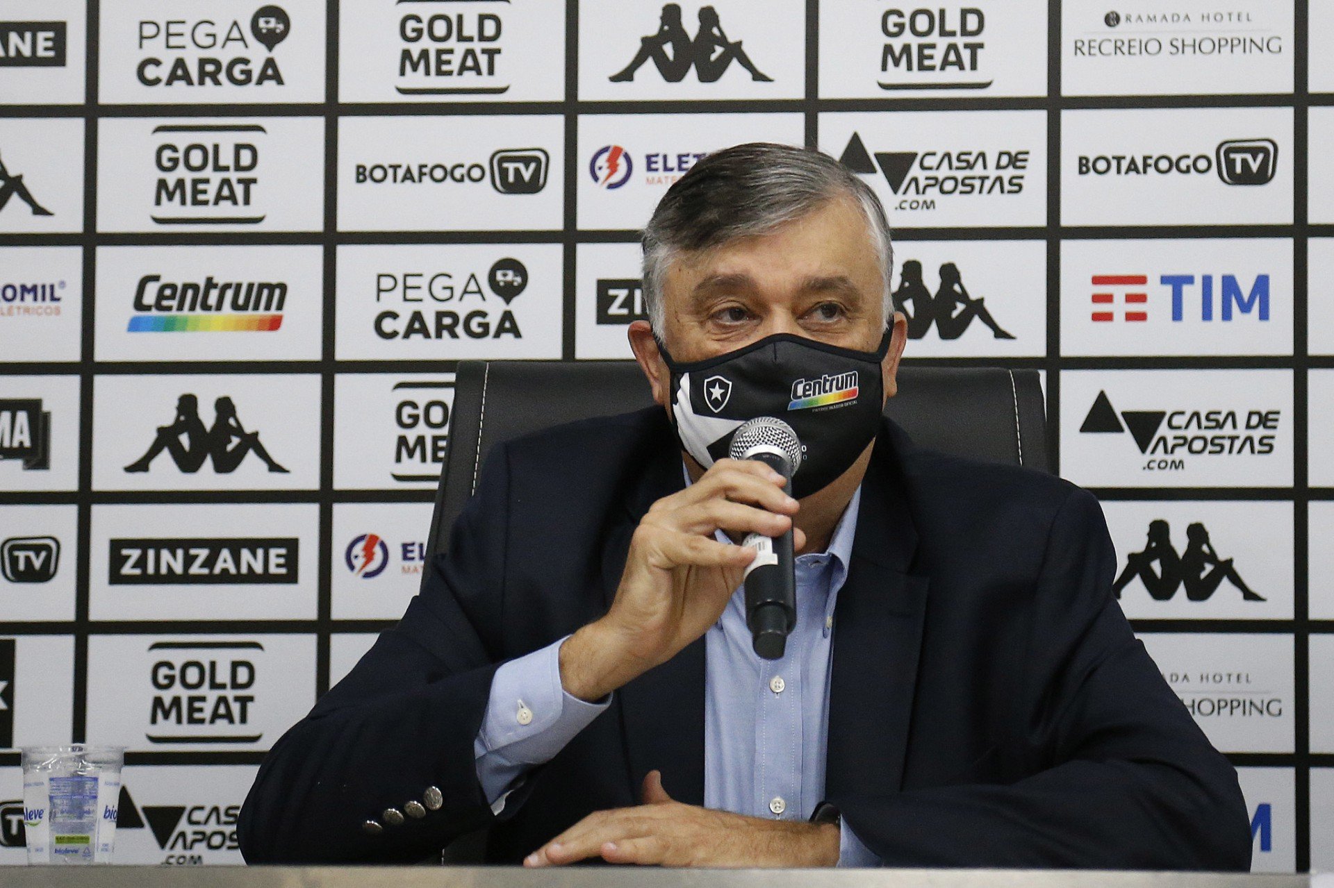 Zagueiro do Botafogo admite desejo de ser vendido pelo clube em 2022: ‘É minha vontade’