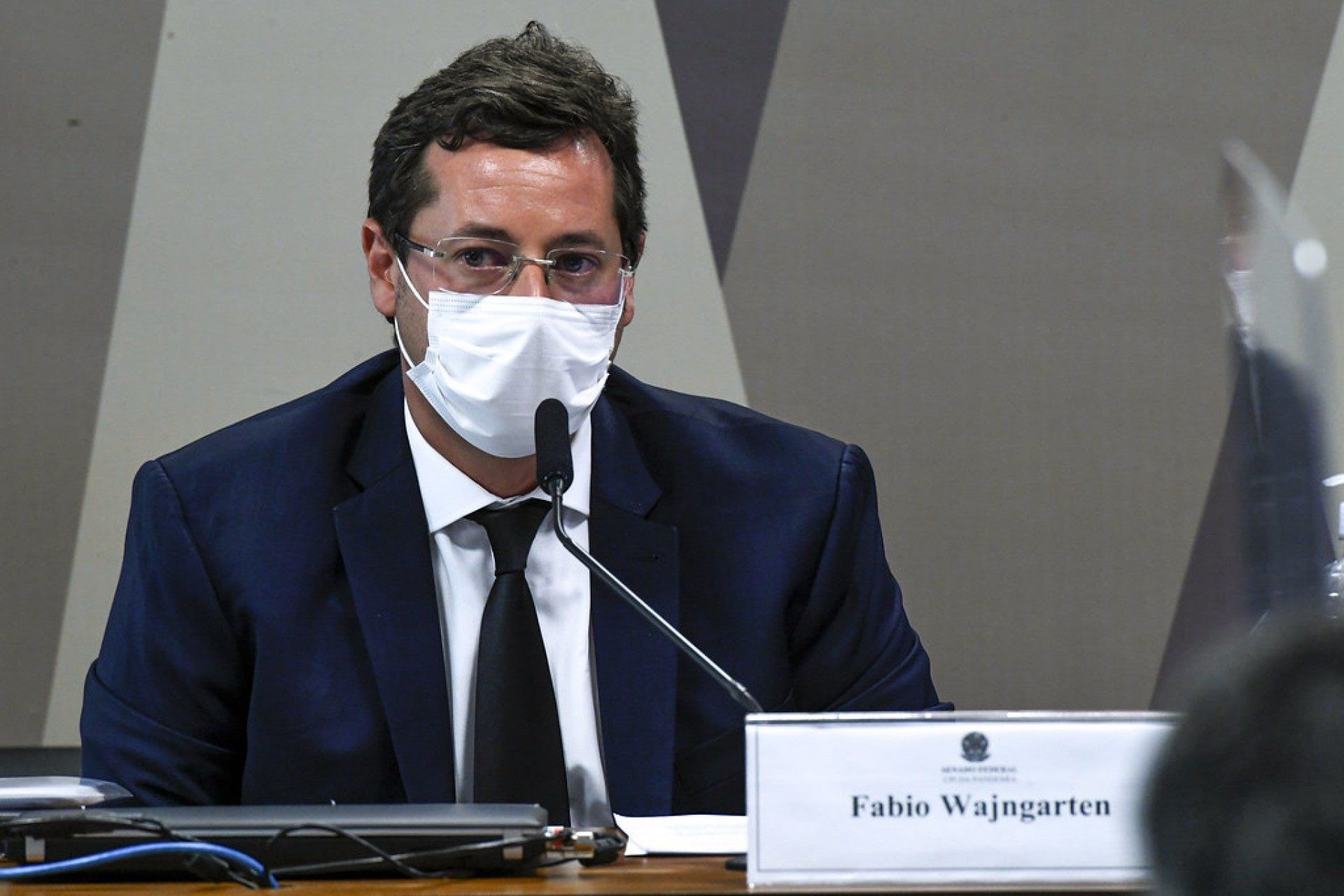 V&iacute;deo! Renan Calheiros amea&ccedil;a prender Fabio Wajngarten durante CPI da Covid