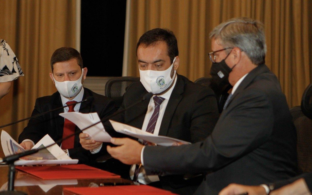 13.05.2021 - Governador Cl&aacute;udio Castro participa da solenidade de assinatura do termo de cess&atilde;o de terreno na Leopoldina