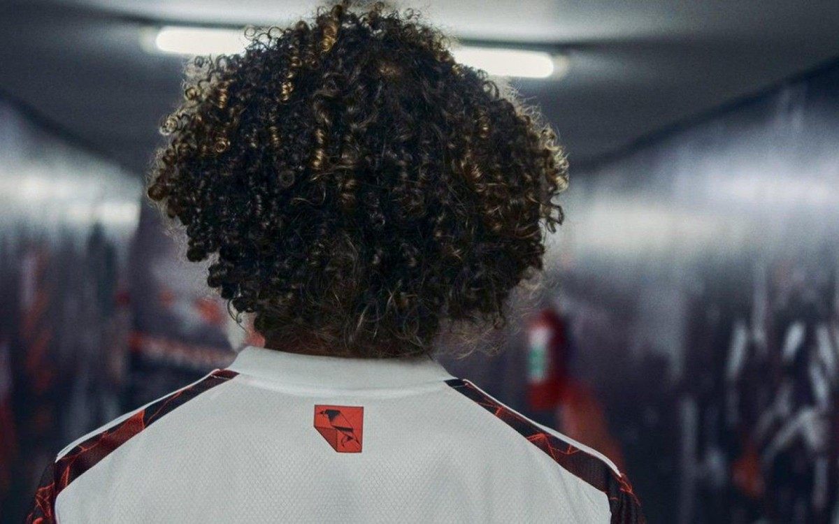 Flamengo lan&ccedil;ar&aacute; uniforme n&uacute;mero 2 nesta sexta-feira