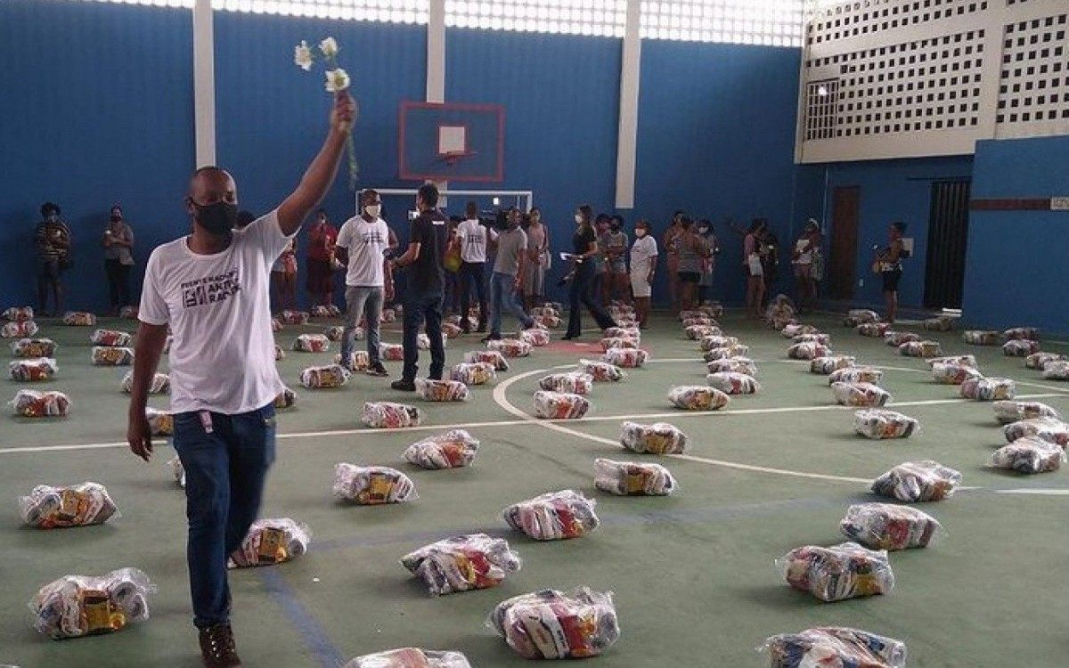Distribuição de cestas básicas no Jacarezinho - Reprodução/Instagram