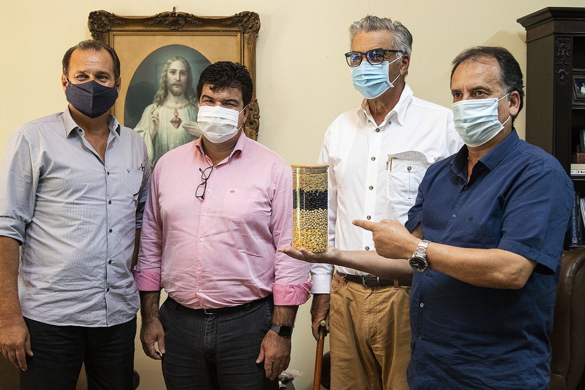 Prefeitura de Maca&eacute; avan&ccedil;a no fomento da atividade agr&iacute;cola