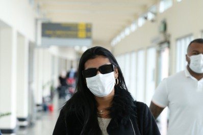 Pocah embarca em aeroporto de São Paulo