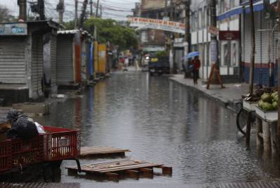 Após forte chuva, Rio registra alagamentos na Zona Oeste e volta a estágio de mobilização