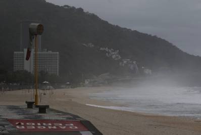 Homem que sumiu no mar após tentar salvar cachorro segue desaparecido