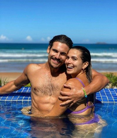 Nicolas Prattes posa com a namorada, Bruna Blaschek - Reprodu&ccedil;&atilde;o Internet