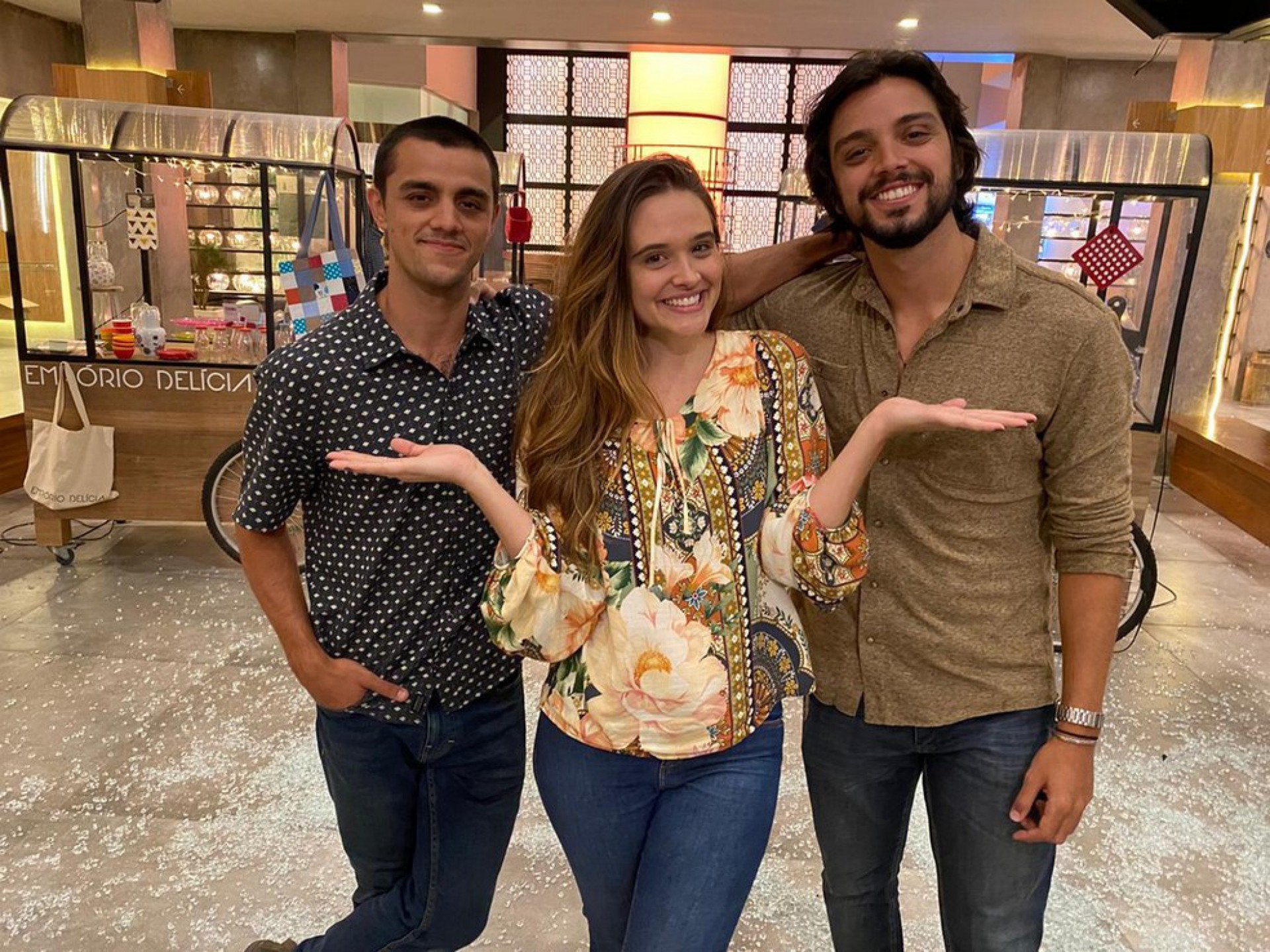 Os irm&atilde;os Felipe e Rodrigo Simas contracenam com Juliana Paiva nos novos epis&oacute;dios de "Salve-se Quem Puder" - Globo/Danilo Togo
