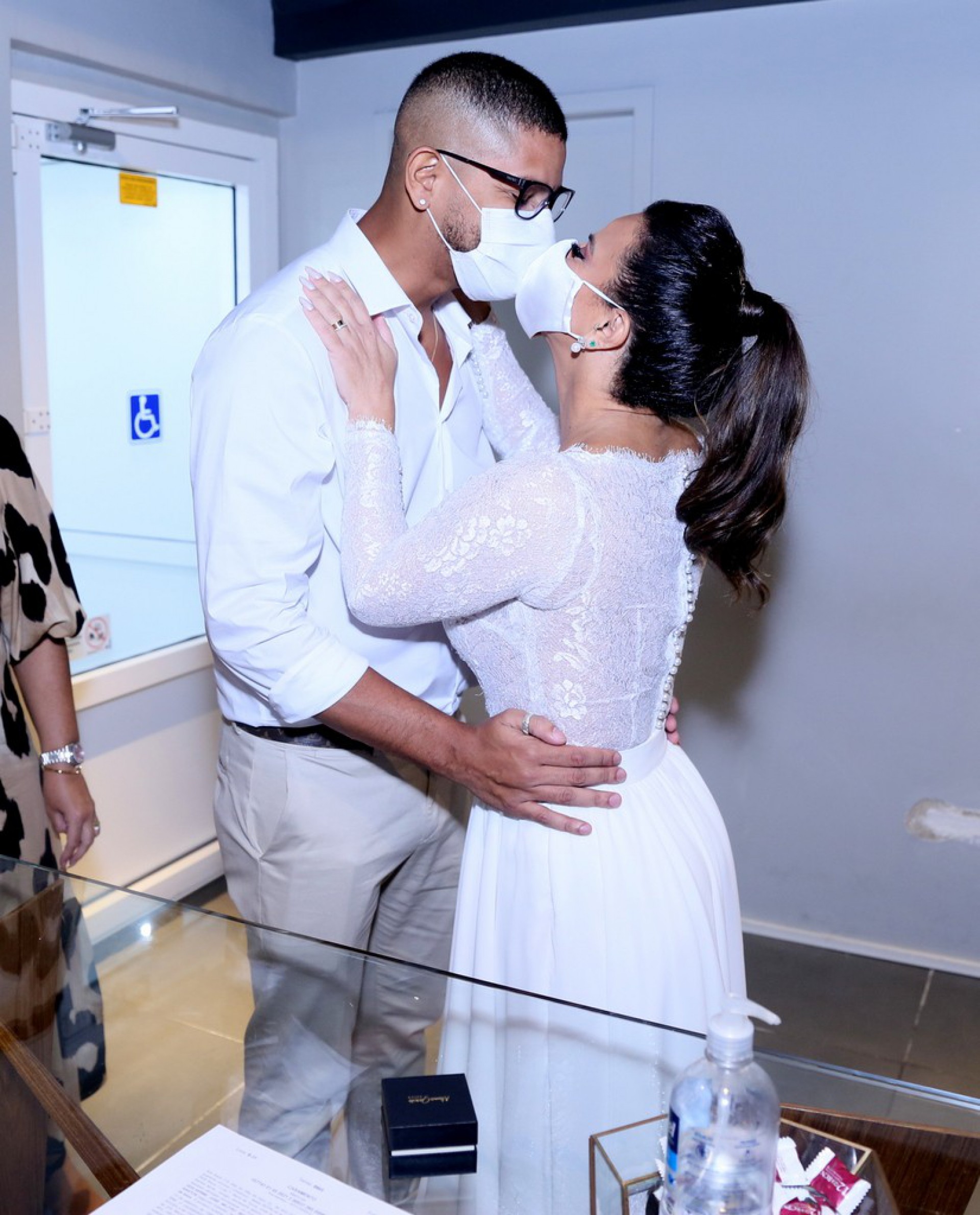 Viviane Araújo e Guilherme Militão se casaram na tarde desta quinta-feira - Ag. News