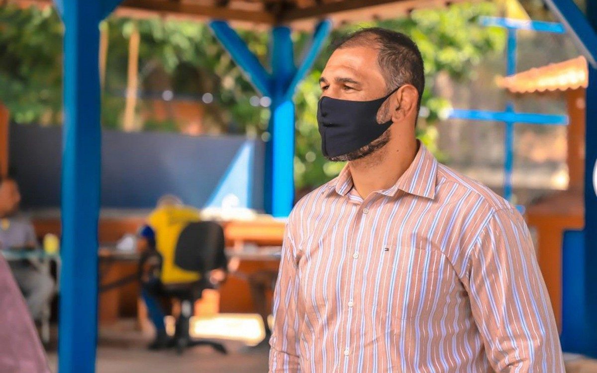 Campe&atilde;o do MMA, Minotouro visita Vila Ol&iacute;mpica de S&atilde;o Jo&atilde;o de Meriti