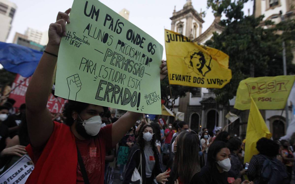 Rio de Janeiro 14/05/2021 - Ato contra o Ministério da Educação e o Congresso Nacional em relação ao orçamento da instituição. Foto: Luciano Belford/Agencia O Dia - Luciano Belford/Agencia O Dia