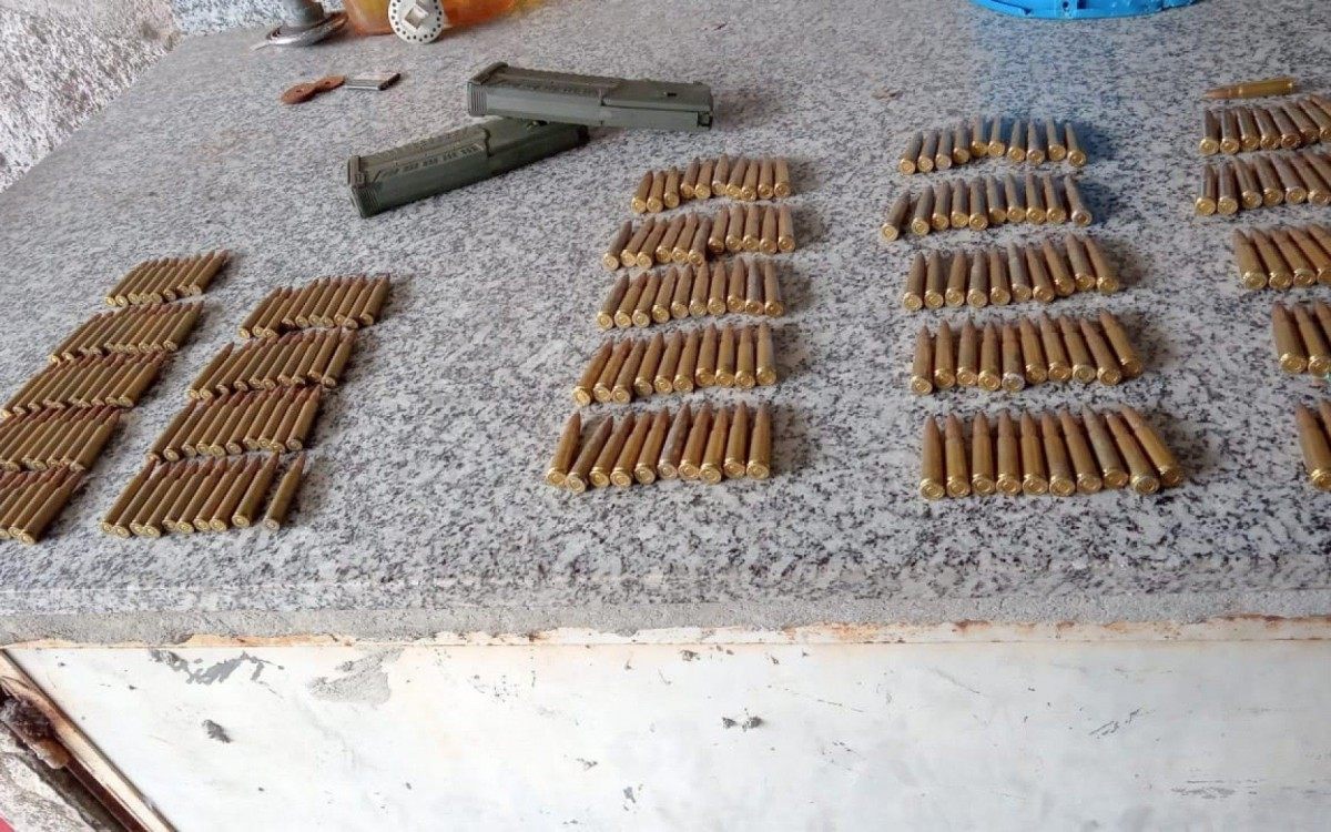 Pol&iacute;cia Militar apreende farta quantidade de drogas e muni&ccedil;&otilde;es em Santa Cruz
